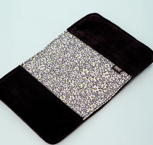 ZO&FRIENDS A&NE Signature Passport Case
