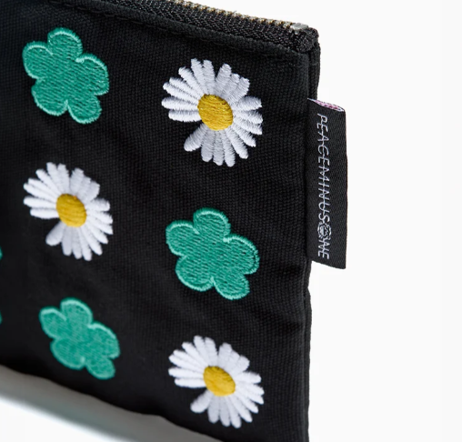 PEACEMINUSONE X ZO&FRIENDS ZOA Flat pouch