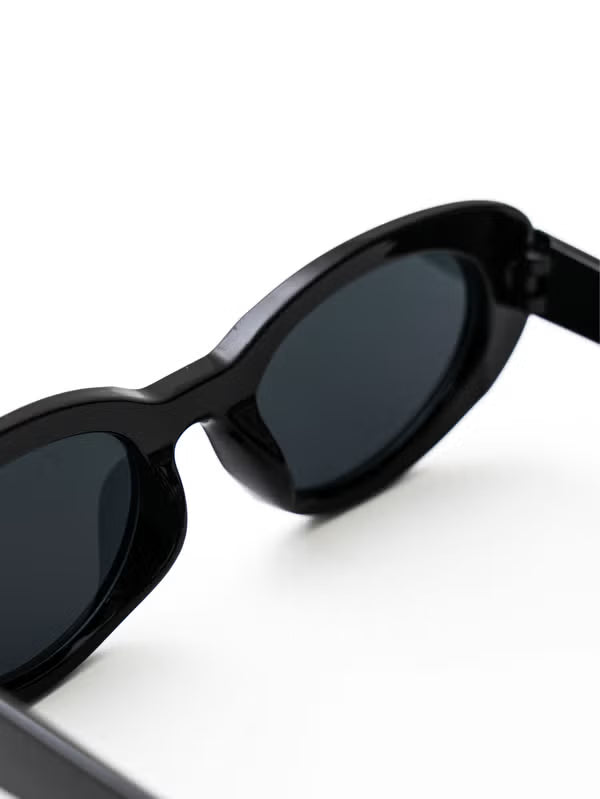 [UV protection up to 99%] Oval Sunglasses Black [DAISO]