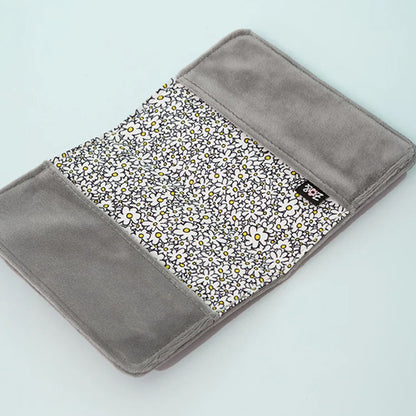 ZO&FRIENDS ZOA Signature Passport Case